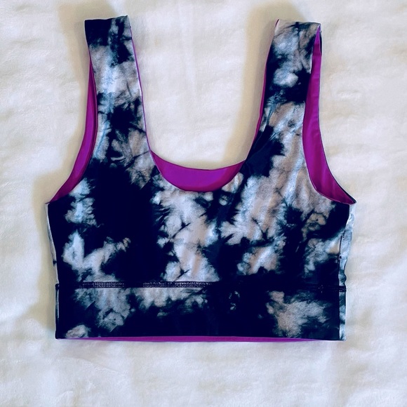 Fabletics Harlow Reversible Midi Sports Bra - Picture 2 of 6